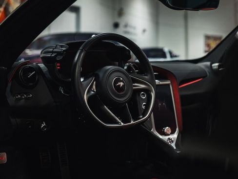 Used 2024 McLaren 750S Spider image 12