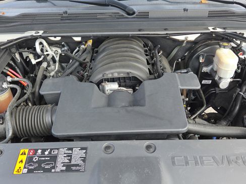 Used 2019 Chevrolet Suburban LT image 21