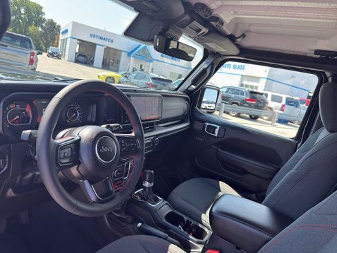Used 2024 Jeep Wrangler Unlimited Rubicon w/ Technology Group AWD/4WD image 25