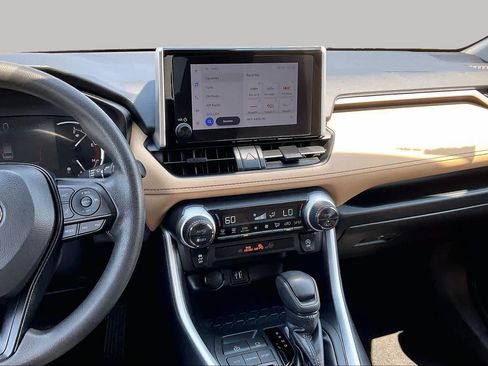 Used 2025 Toyota RAV4 XLE FWD image 7