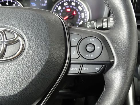 Used 2022 Toyota RAV4 XLE Premium image 27