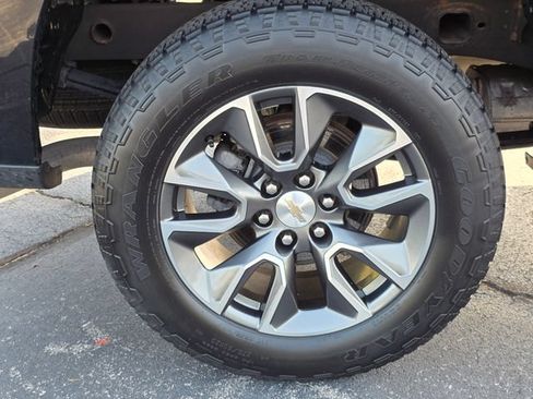 Used 2024 Chevrolet Silverado 1500 LT AWD/4WD image 15