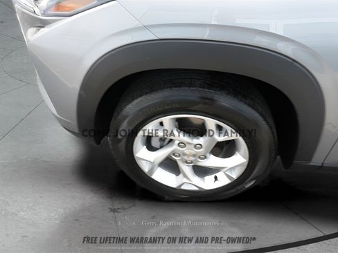 Used 2025 Chevrolet Trax LS w/ LS Convenience Package image 10