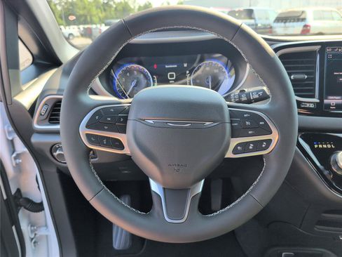 New 2027 Chrysler Pacifica LX FWD image 28
