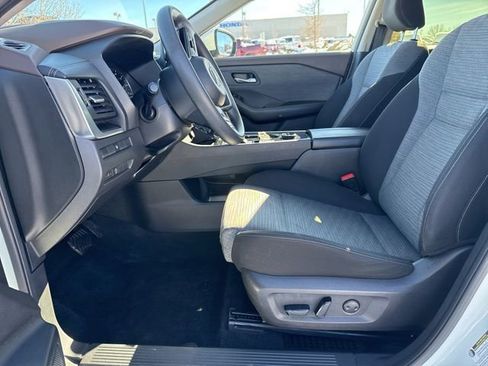 Used 2023 Nissan Rogue SV image 14