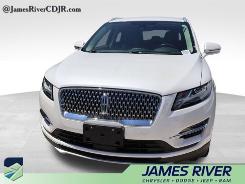 Used 2019 Lincoln MKC Select w/ Select Plus Package FWD image 3