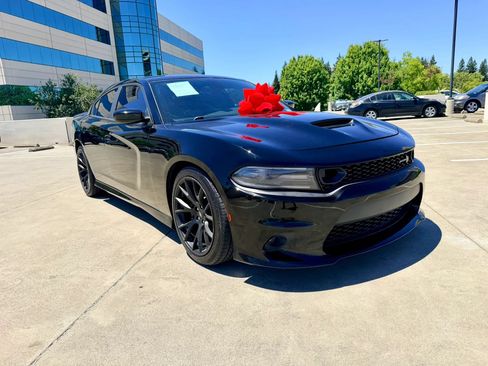 Used 2019 Dodge Charger Scat Pack RWD image 9