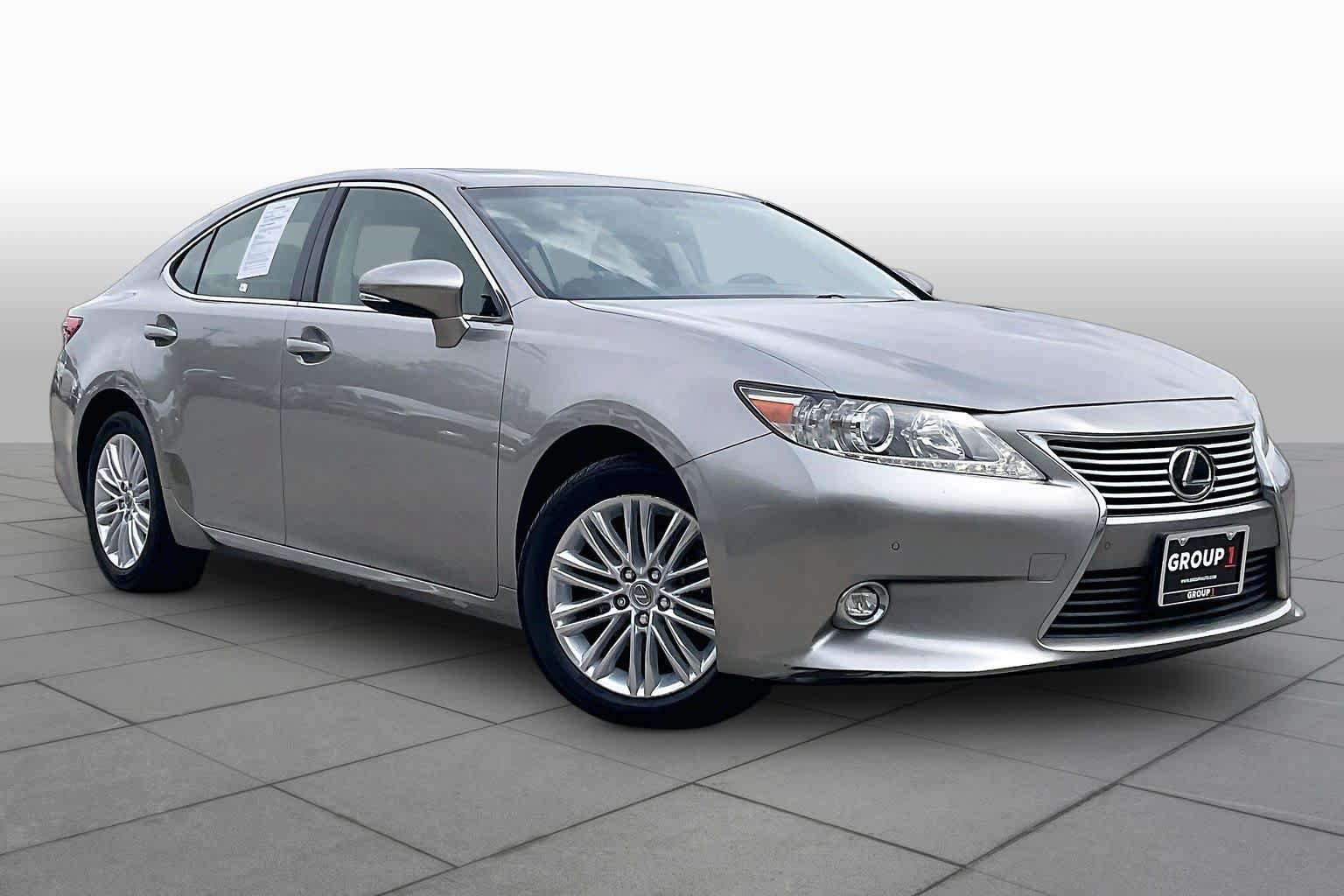Used 2015 Lexus ES 350 w/ Luxury Package FWD image 3
