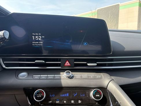 Used 2025 Hyundai Elantra SEL image 21