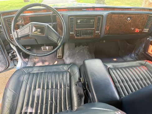 Used 1992 Cadillac Brougham RWD image 11