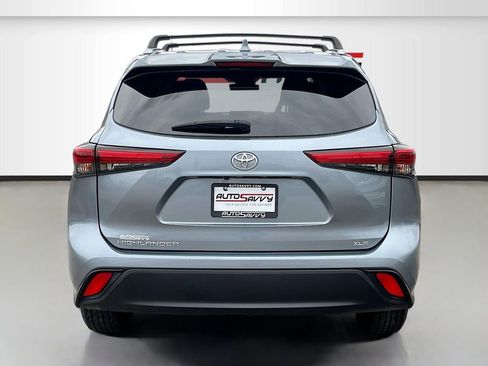 Used 2021 Toyota Highlander XLE image 6