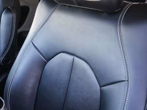 Certified 2024 Chrysler Pacifica Touring-L image 26