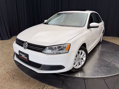 Used 2013 Volkswagen Jetta SE FWD image 2