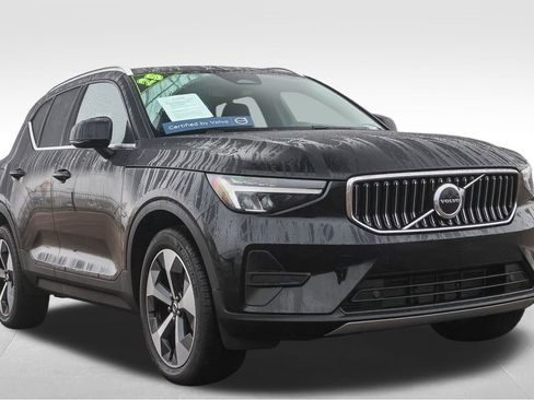 Certified 2025 Volvo XC40 B5 Core w/ Protection Package Premier image 3