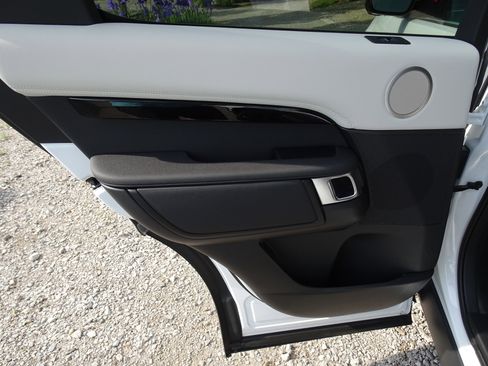 New 2025 Land Rover Discovery S image 24