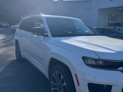 Used 2022 Jeep Grand Cherokee L Overland w/ Luxury Tech Group IV AWD/4WD image 3