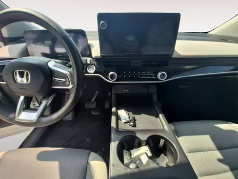 Used 2024 Honda Prologue EX image 11