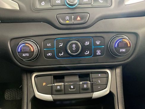 Used 2023 GMC Terrain SLE w/ Driver Convenience Package image 34