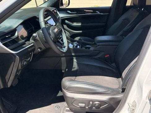 Used 2023 Jeep Grand Cherokee Trailhawk w/ Luxury Tech Group III AWD/4WD image 12