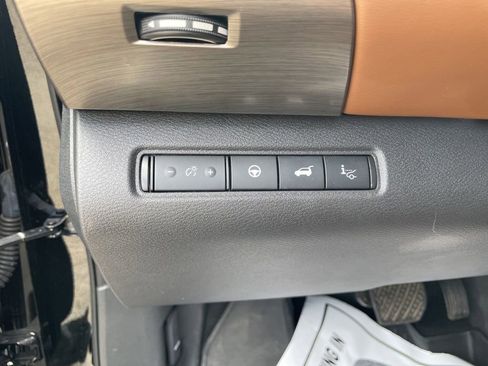 Used 2024 Nissan Pathfinder Platinum FWD image 17