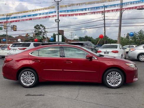 Used 2014 Lexus ES 350 w/ Luxury Package FWD image 8