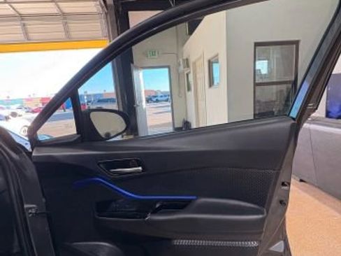 Used 2022 Toyota C-HR XLE image 18