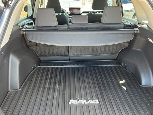 Used 2023 Toyota RAV4 LE AWD/4WD image 18