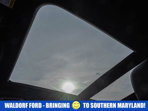 Used 2022 Ford Edge ST-Line w/ Class II Trailer Tow Package image 32