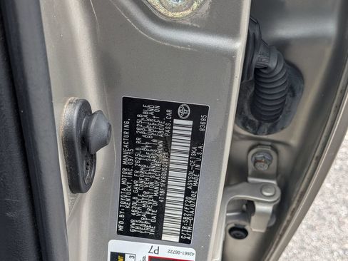 Used 2016 Toyota Camry SE FWD image 30