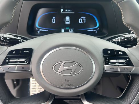Used 2025 Hyundai Elantra Sport image 12