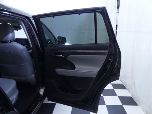 Used 2020 Toyota Highlander Limited AWD/4WD image 26