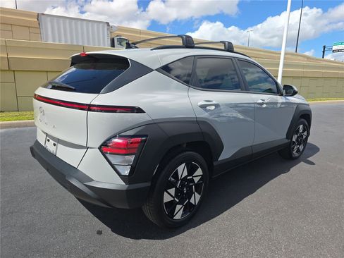Used 2025 Hyundai Kona SEL image 2