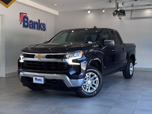 Used 2023 Chevrolet Silverado 1500 LT AWD/4WD image 2