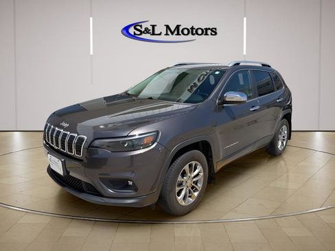 Used 2019 Jeep Cherokee Latitude Plus w/ Comfort/Convenience Group AWD/4WD image 3
