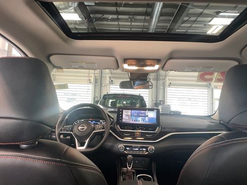 Used 2025 Nissan Altima 2.5 SR w/ SR Premium Package image 5