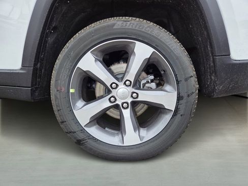 New 2026 Jeep Grand Cherokee Limited RWD image 6