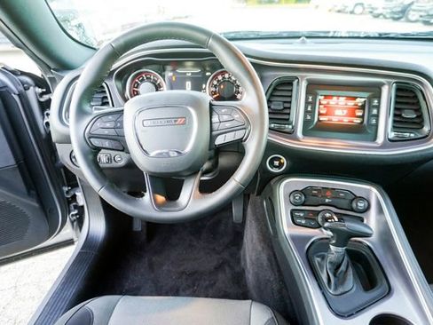 Used 2016 Dodge Challenger SXT image 9