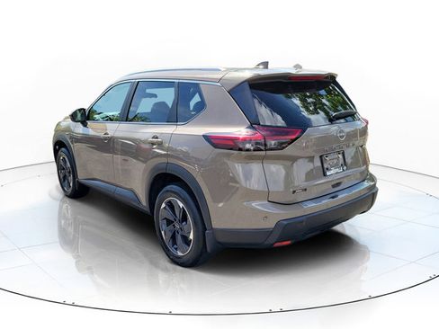 Used 2025 Nissan Rogue SV w/ SV Premium Package FWD image 3