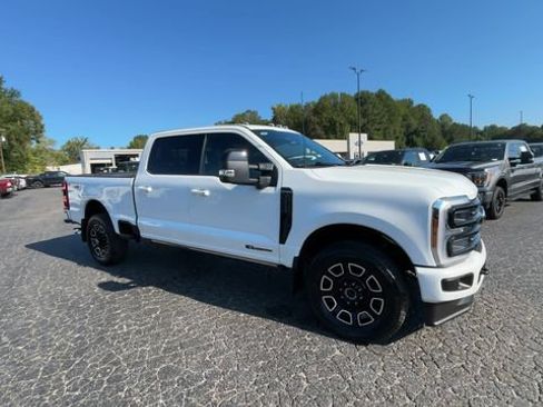 Used 2026 Ford F250 Platinum AWD/4WD image 2