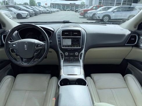 Used 2017 Lincoln MKX Reserve w/ Luxury Package AWD/4WD image 28