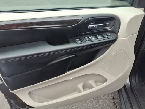 Used 2017 Dodge Grand Caravan SE w/ Power Window Group FWD image 10
