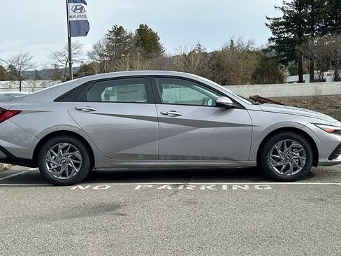 New 2026 Hyundai Elantra Blue image 3