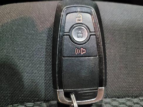 Used 2018 Ford Explorer XLT image 32