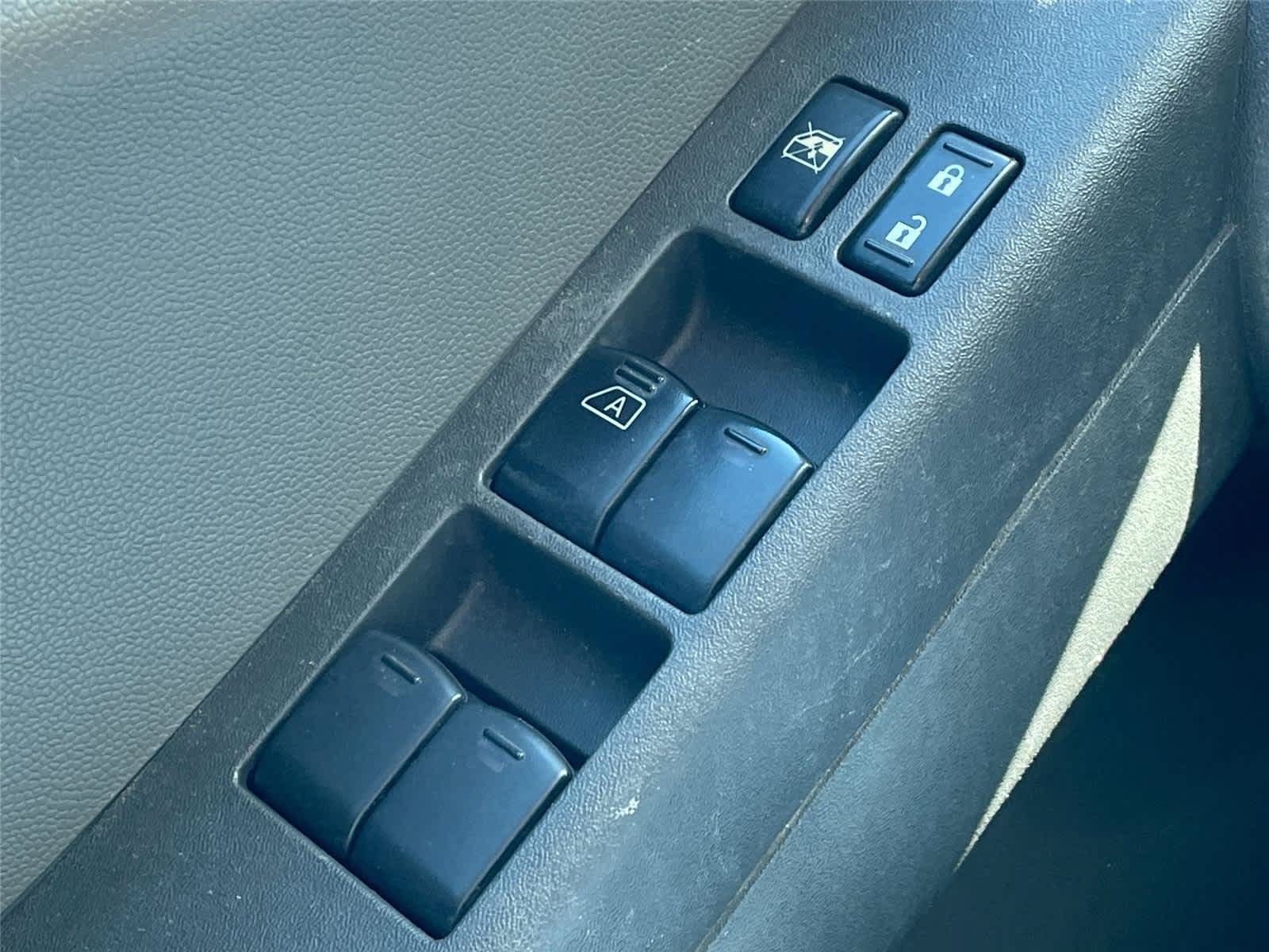 Used 2012 Nissan Xterra X AWD/4WD image 17