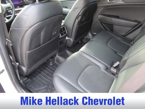 Used 2024 Kia Sportage EX image 17