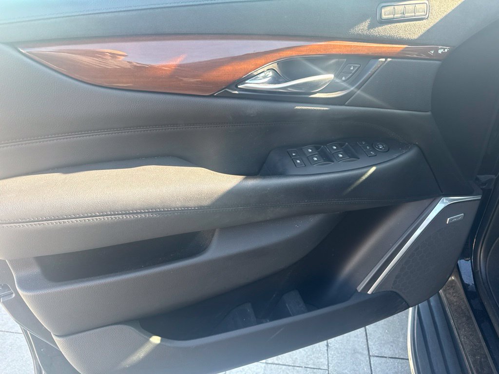 Used 2020 Cadillac Escalade ESV Luxury RWD image 7