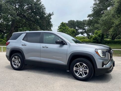 Used 2025 GMC Terrain Elevation AWD/4WD image 3