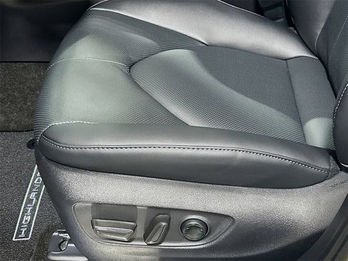 New 2026 Toyota Highlander Limited image 19