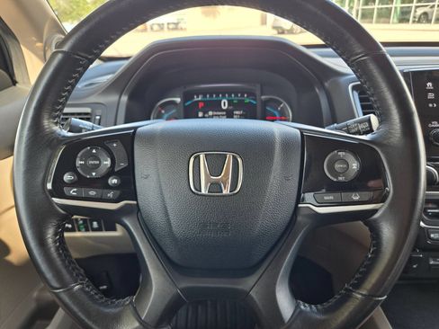 Used 2019 Honda Pilot Touring image 11