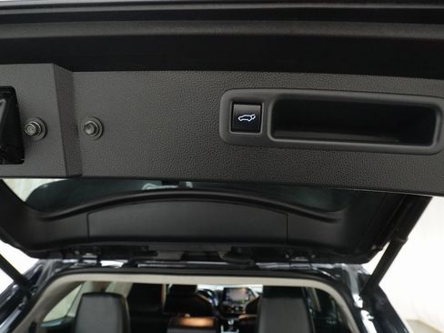 Certified 2021 Toyota Highlander XLE image 8